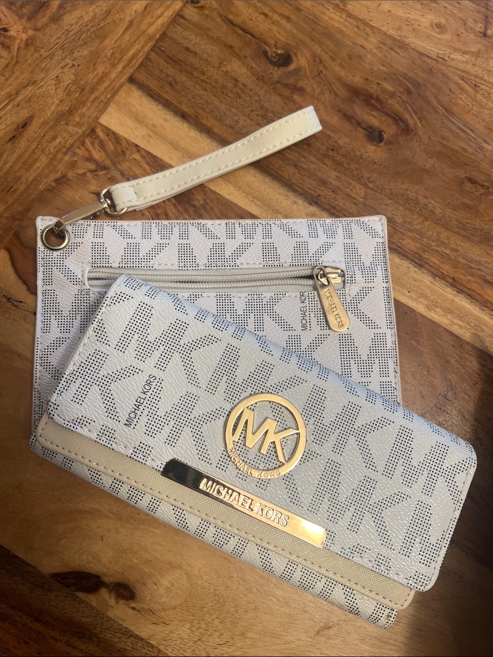 Michael Kors Cream & Beige MK Logo Tote, Satchel & Wallet Set - Picture 8 of 8